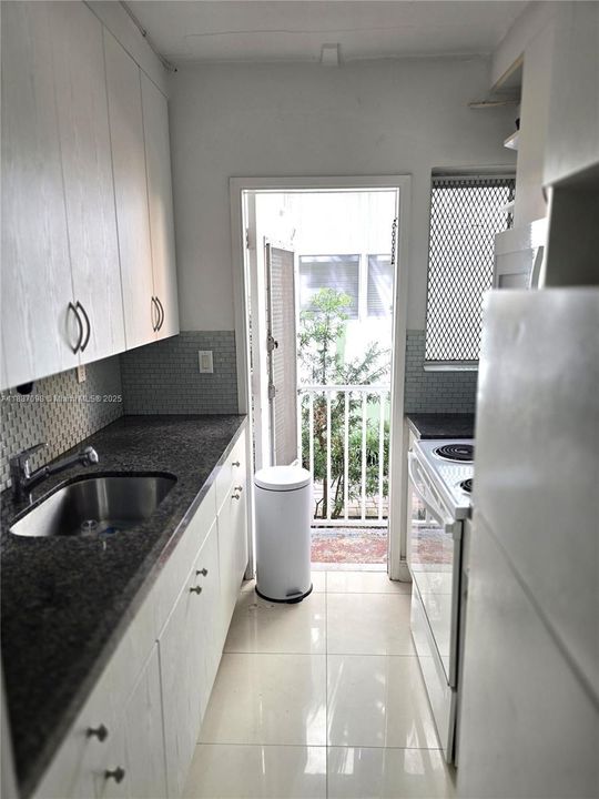 For Sale: $225,000 (1 beds, 1 baths, 447 Square Feet)