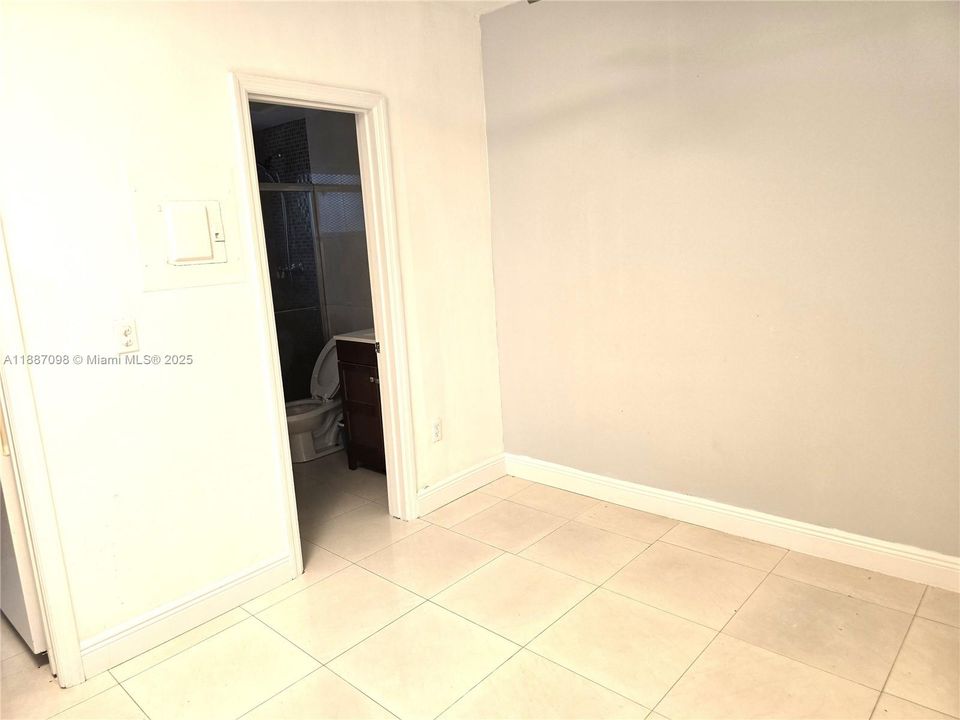 For Sale: $225,000 (1 beds, 1 baths, 447 Square Feet)