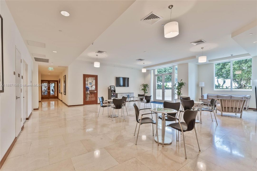 Recently Rented: $4,300 (2 beds, 2 baths, 1280 Square Feet)