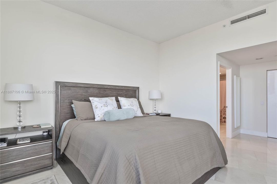 Recently Rented: $4,300 (2 beds, 2 baths, 1280 Square Feet)