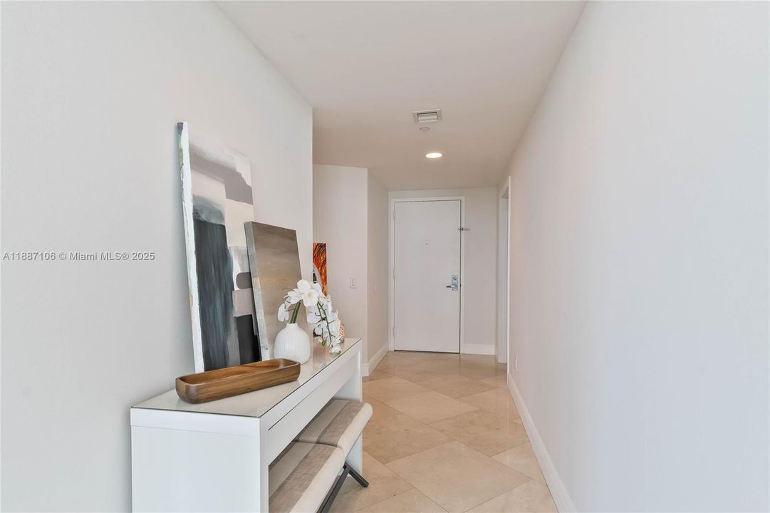 Recently Rented: $4,300 (2 beds, 2 baths, 1280 Square Feet)