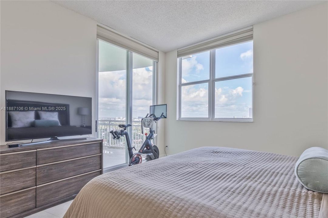 Recently Rented: $4,300 (2 beds, 2 baths, 1280 Square Feet)