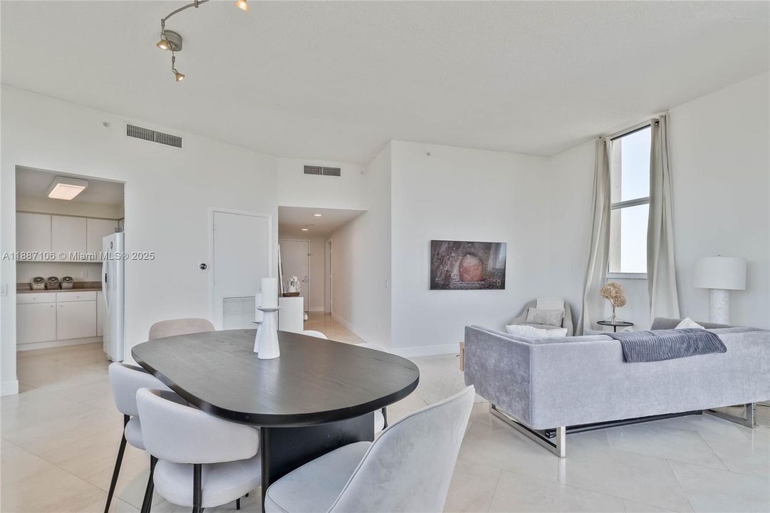 Recently Rented: $4,300 (2 beds, 2 baths, 1280 Square Feet)