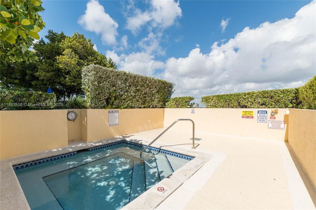 Recently Rented: $4,300 (2 beds, 2 baths, 1280 Square Feet)