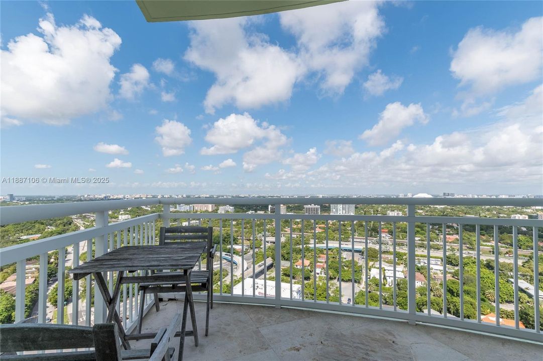 Recently Rented: $4,300 (2 beds, 2 baths, 1280 Square Feet)