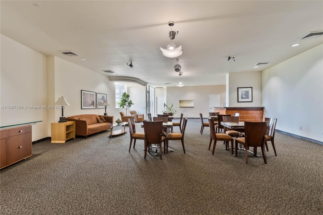 Recently Rented: $4,300 (2 beds, 2 baths, 1280 Square Feet)