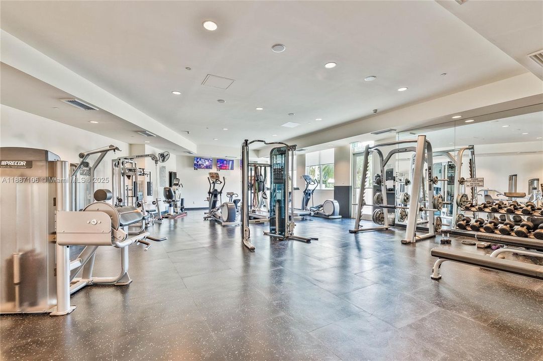 Recently Rented: $4,300 (2 beds, 2 baths, 1280 Square Feet)