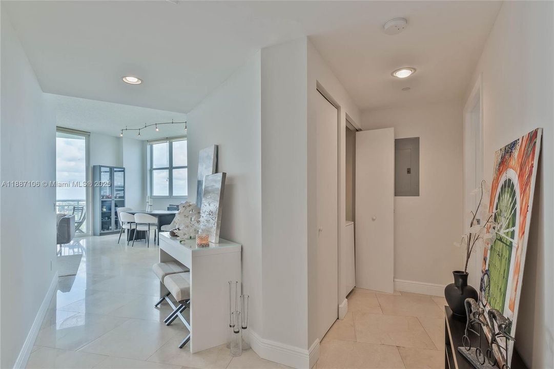 Recently Rented: $4,300 (2 beds, 2 baths, 1280 Square Feet)