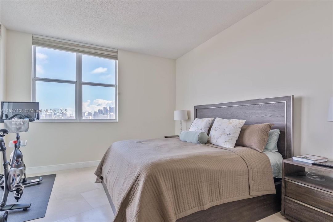 Recently Rented: $4,300 (2 beds, 2 baths, 1280 Square Feet)