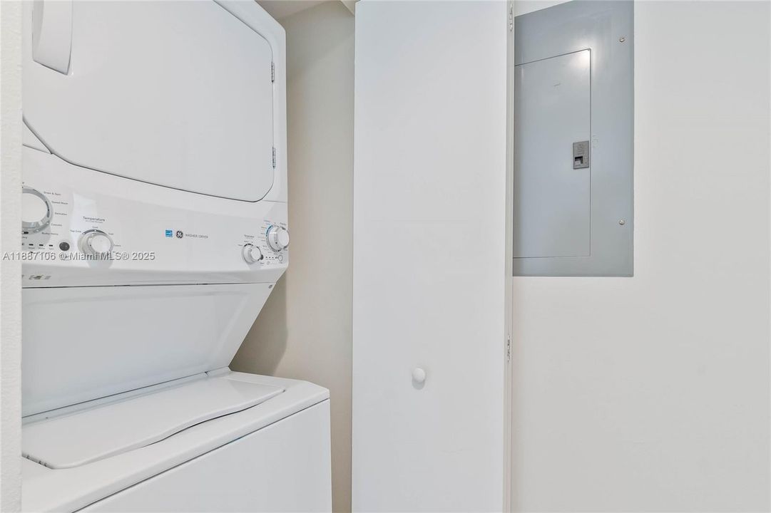 Recently Rented: $4,300 (2 beds, 2 baths, 1280 Square Feet)