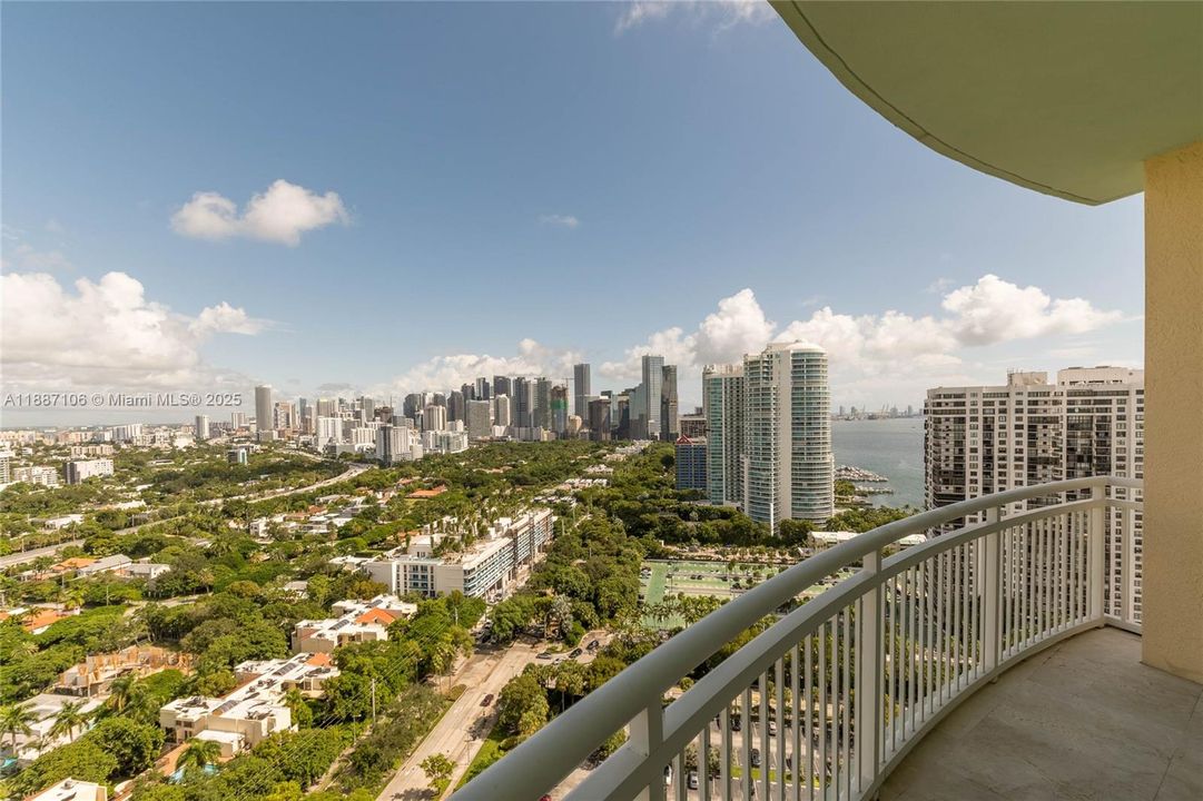 Recently Rented: $4,300 (2 beds, 2 baths, 1280 Square Feet)