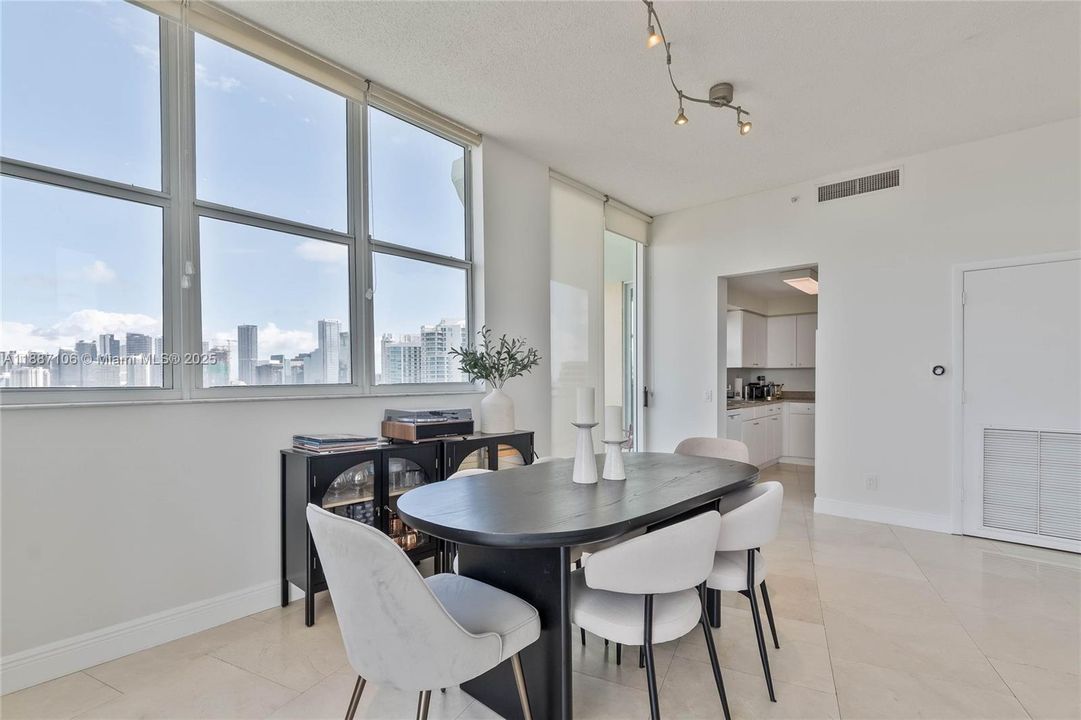 Recently Rented: $4,300 (2 beds, 2 baths, 1280 Square Feet)