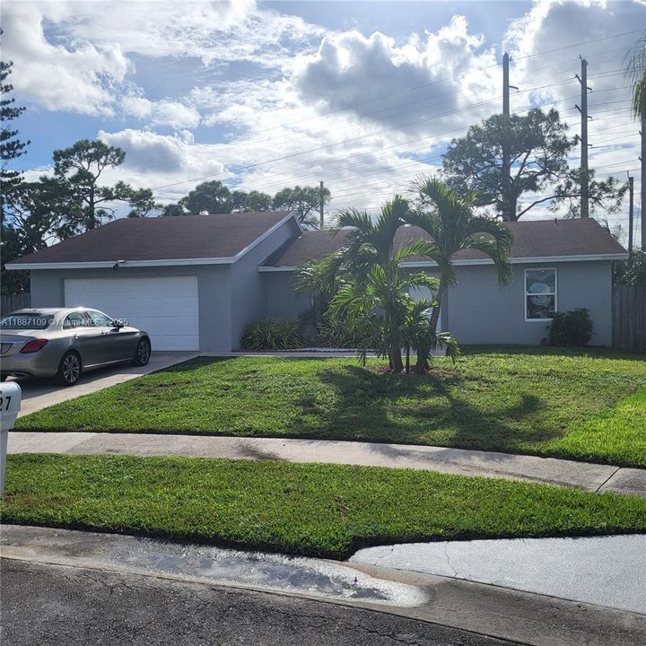 Active With Contract: $3,350 (3 beds, 2 baths, 1253 Square Feet)