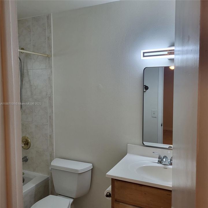 Active With Contract: $3,350 (3 beds, 2 baths, 1253 Square Feet)