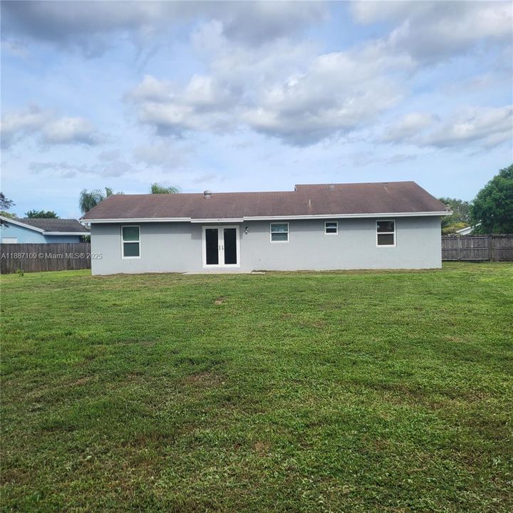 Active With Contract: $3,350 (3 beds, 2 baths, 1253 Square Feet)