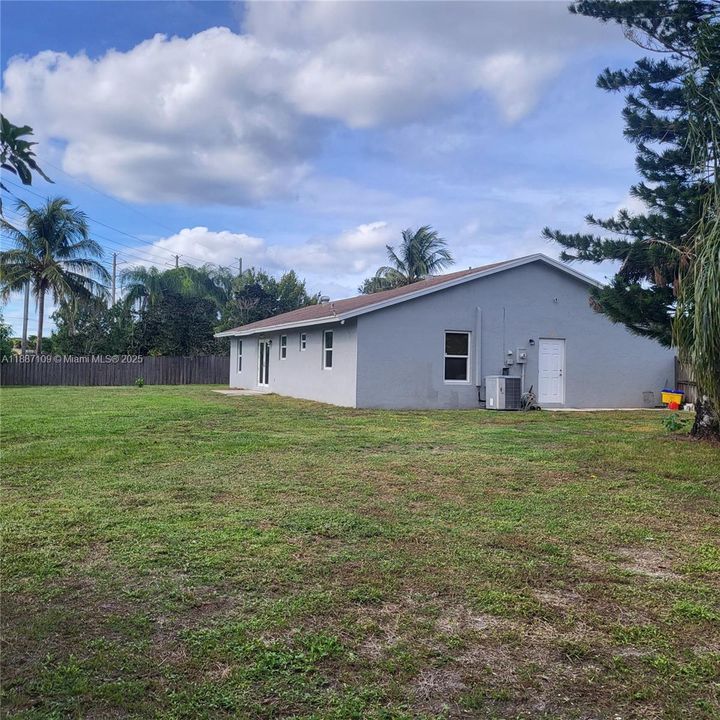 Active With Contract: $3,350 (3 beds, 2 baths, 1253 Square Feet)