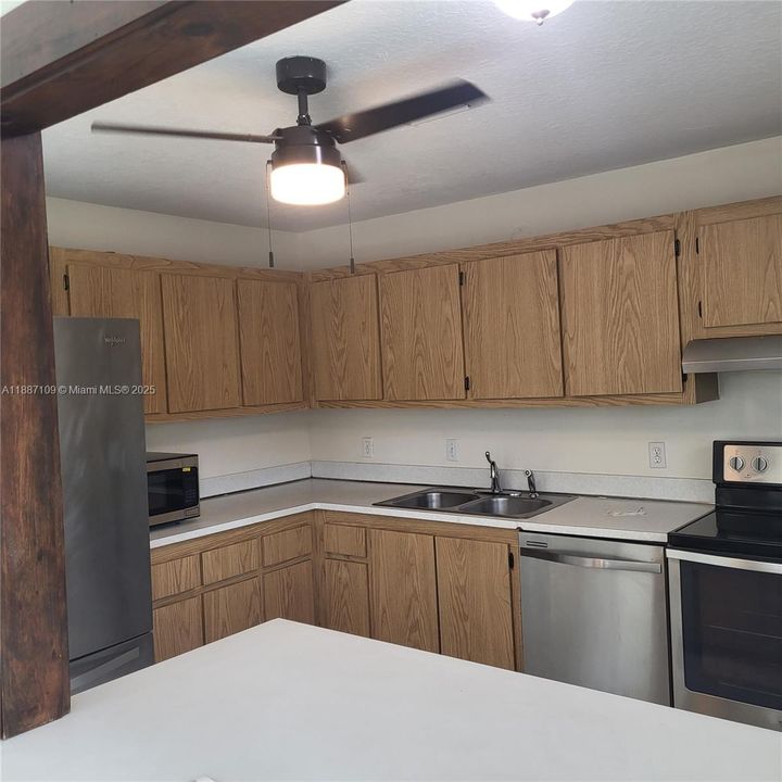 Active With Contract: $3,350 (3 beds, 2 baths, 1253 Square Feet)