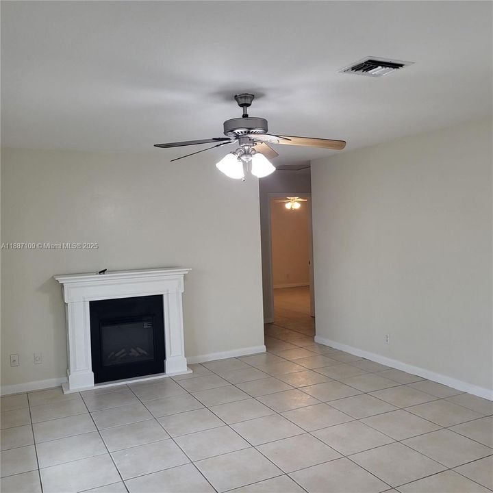 Active With Contract: $3,350 (3 beds, 2 baths, 1253 Square Feet)