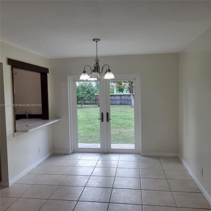 Active With Contract: $3,350 (3 beds, 2 baths, 1253 Square Feet)