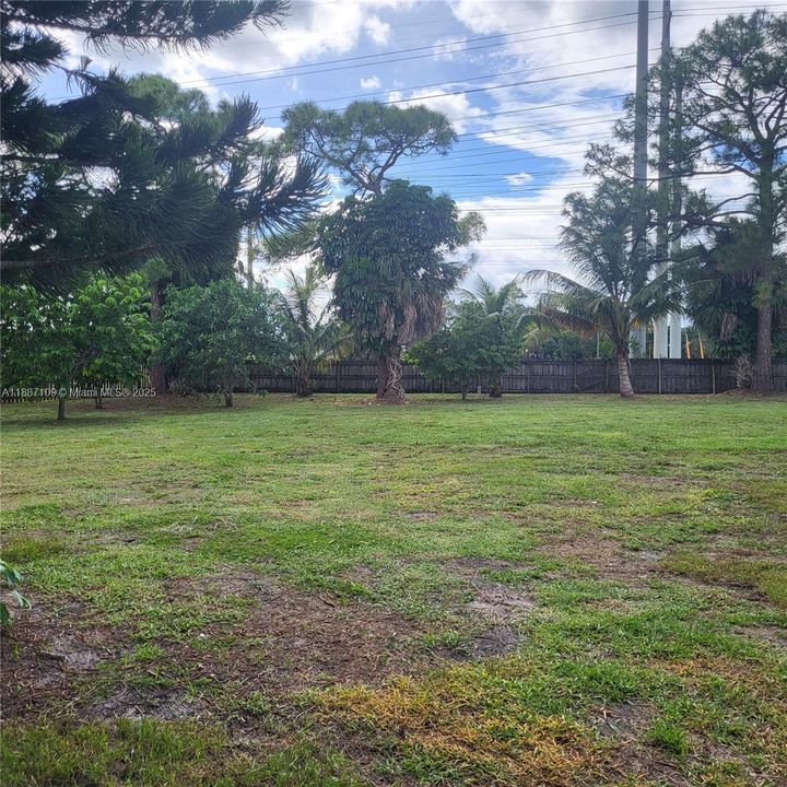 Active With Contract: $3,350 (3 beds, 2 baths, 1253 Square Feet)