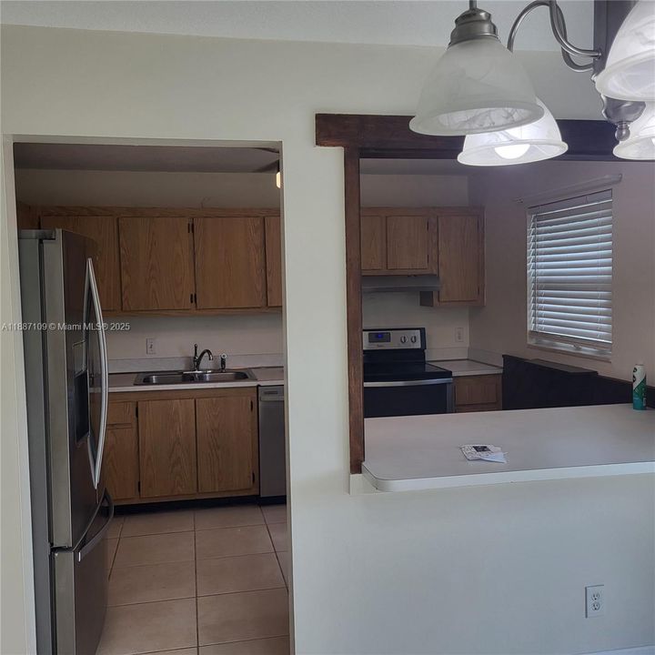 Active With Contract: $3,350 (3 beds, 2 baths, 1253 Square Feet)