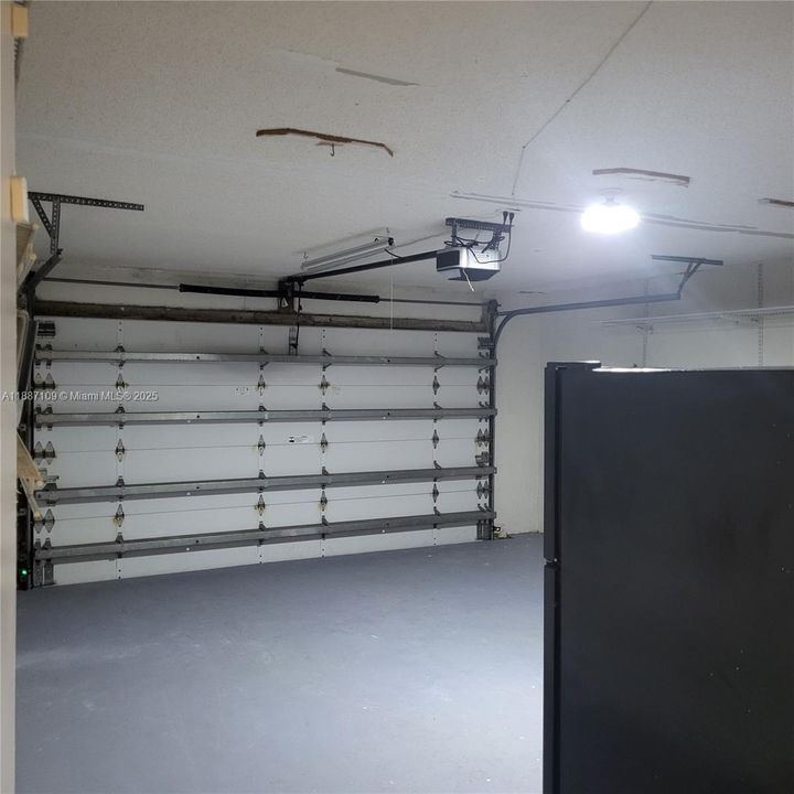 Active With Contract: $3,350 (3 beds, 2 baths, 1253 Square Feet)