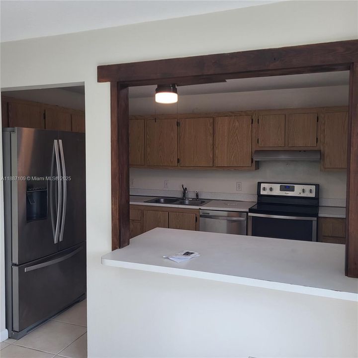 Active With Contract: $3,350 (3 beds, 2 baths, 1253 Square Feet)