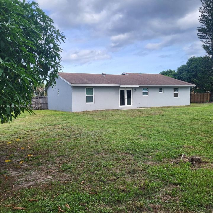 Active With Contract: $3,350 (3 beds, 2 baths, 1253 Square Feet)