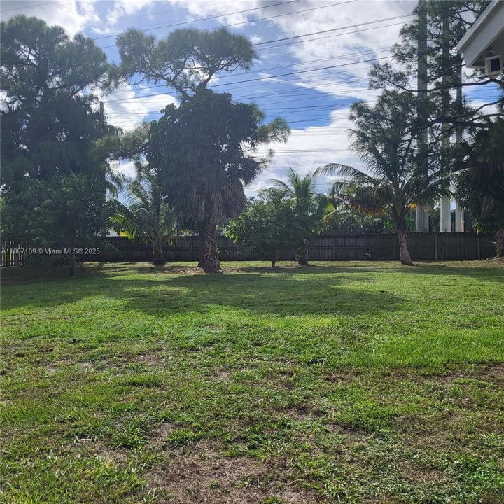 Active With Contract: $3,350 (3 beds, 2 baths, 1253 Square Feet)