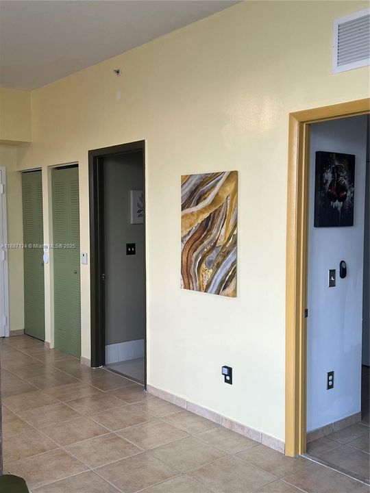 待售: $241,590 (1 贝兹, 1 浴室, 783 平方英尺)