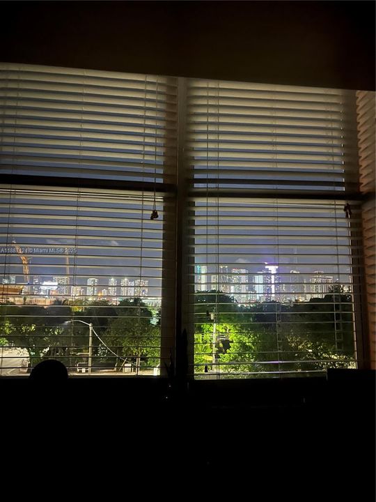 待售: $241,590 (1 贝兹, 1 浴室, 783 平方英尺)