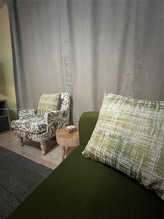 待售: $241,590 (1 贝兹, 1 浴室, 783 平方英尺)