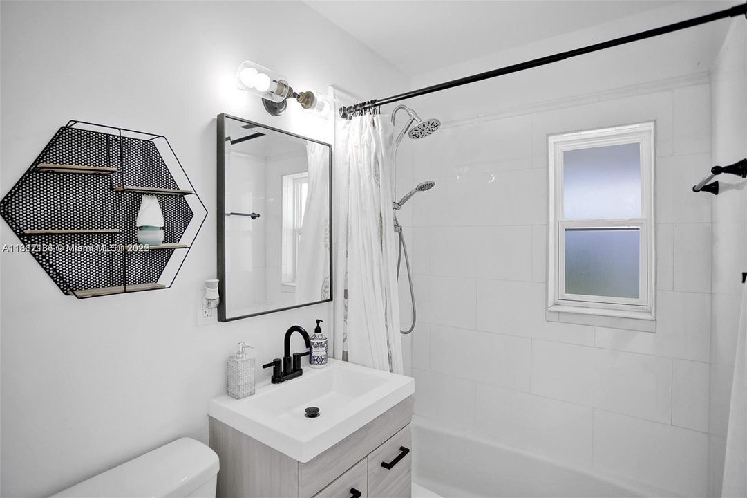 Недавно продано: $675,000 (3 спален, 1 ванн, 975 Квадратных фут)