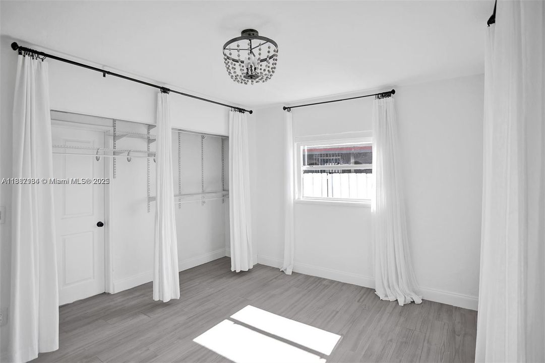 Недавно продано: $675,000 (3 спален, 1 ванн, 975 Квадратных фут)