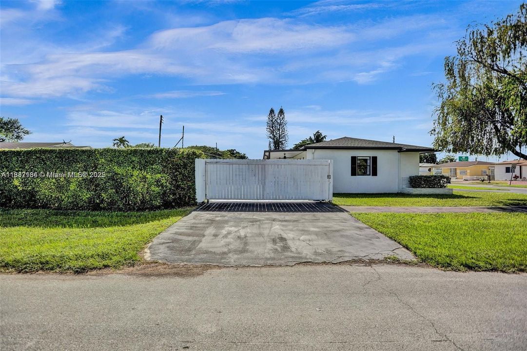 Недавно продано: $675,000 (3 спален, 1 ванн, 975 Квадратных фут)