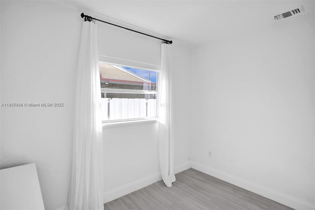 Недавно продано: $675,000 (3 спален, 1 ванн, 975 Квадратных фут)