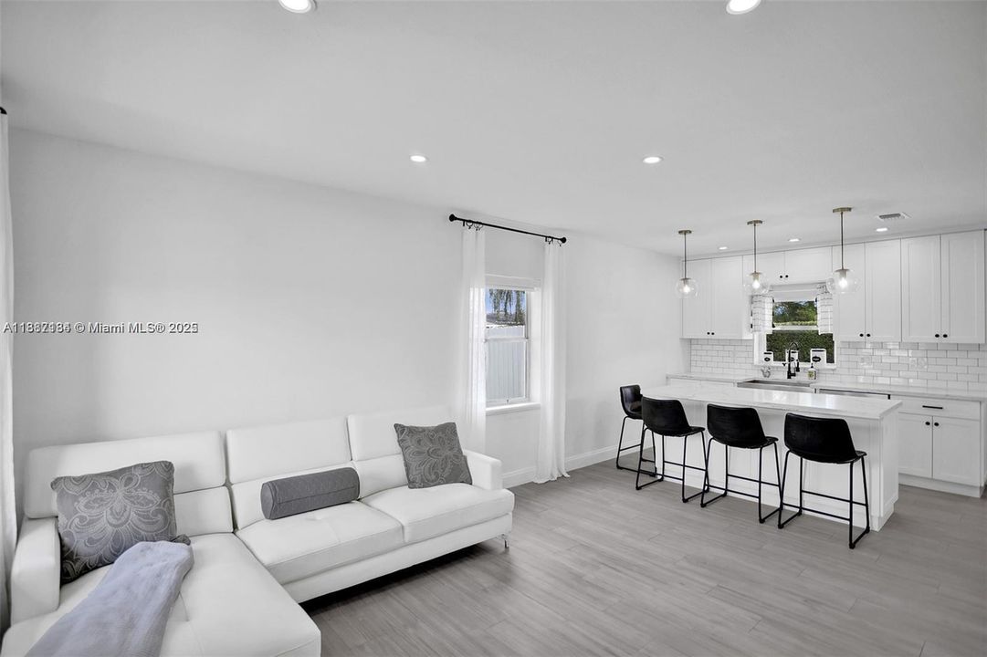 Недавно продано: $675,000 (3 спален, 1 ванн, 975 Квадратных фут)