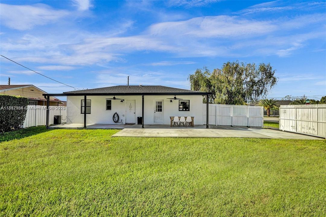 Недавно продано: $675,000 (3 спален, 1 ванн, 975 Квадратных фут)