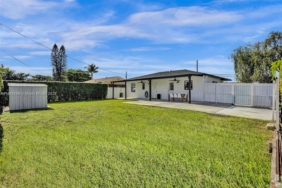 Недавно продано: $675,000 (3 спален, 1 ванн, 975 Квадратных фут)