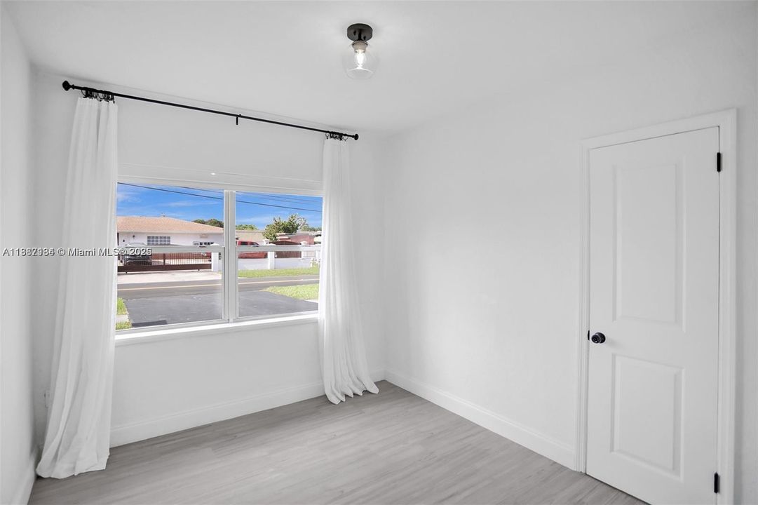 Недавно продано: $675,000 (3 спален, 1 ванн, 975 Квадратных фут)