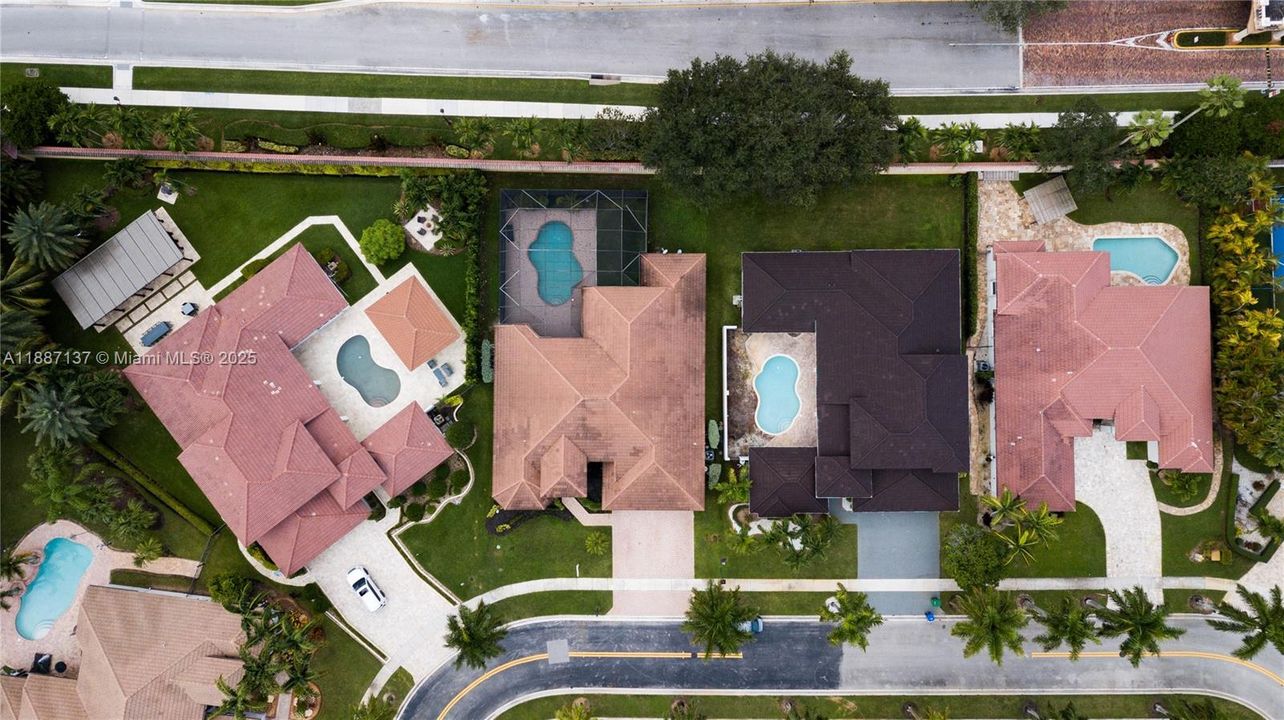 合同活跃: $4,700 (5 贝兹, 3 浴室, 3340 平方英尺)