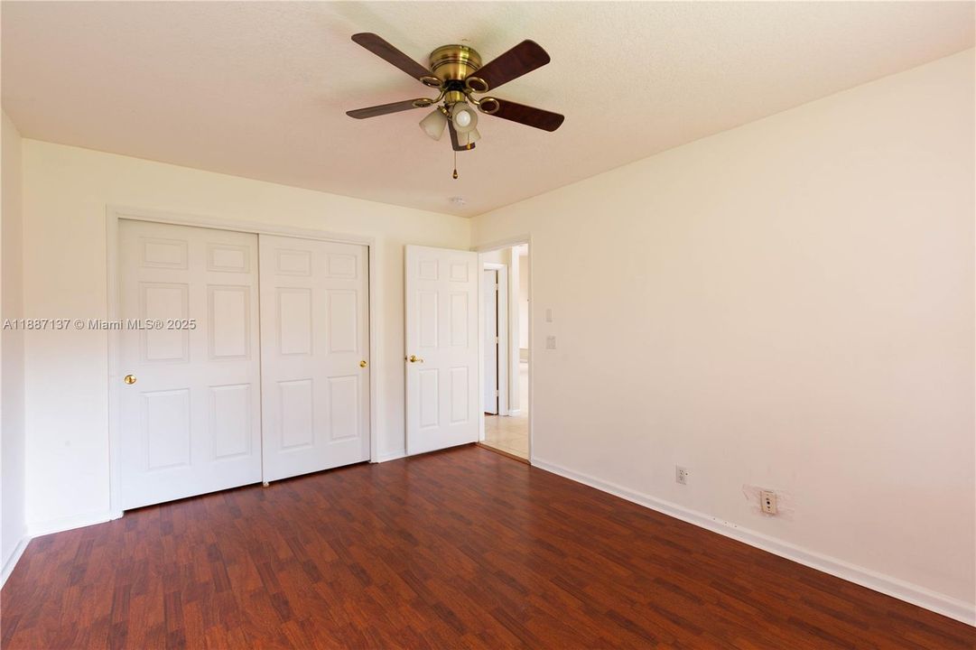 合同活跃: $4,700 (5 贝兹, 3 浴室, 3340 平方英尺)