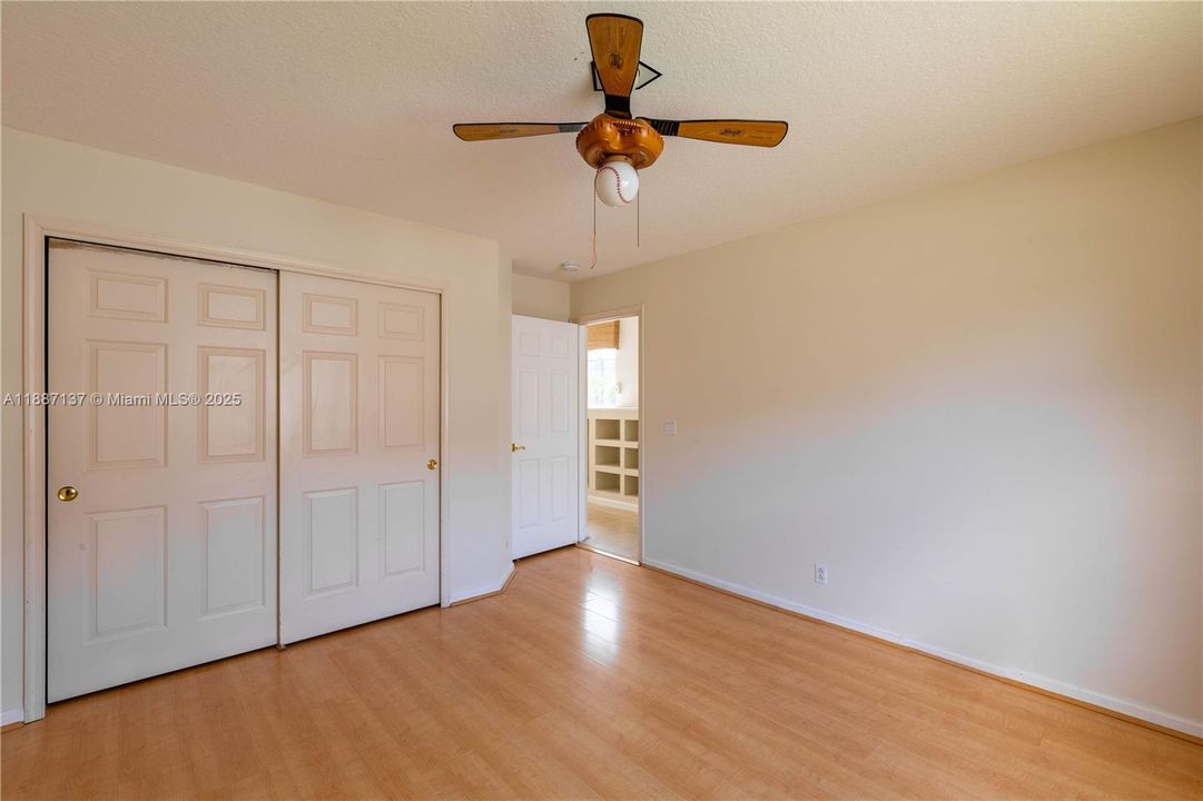 合同活跃: $4,700 (5 贝兹, 3 浴室, 3340 平方英尺)