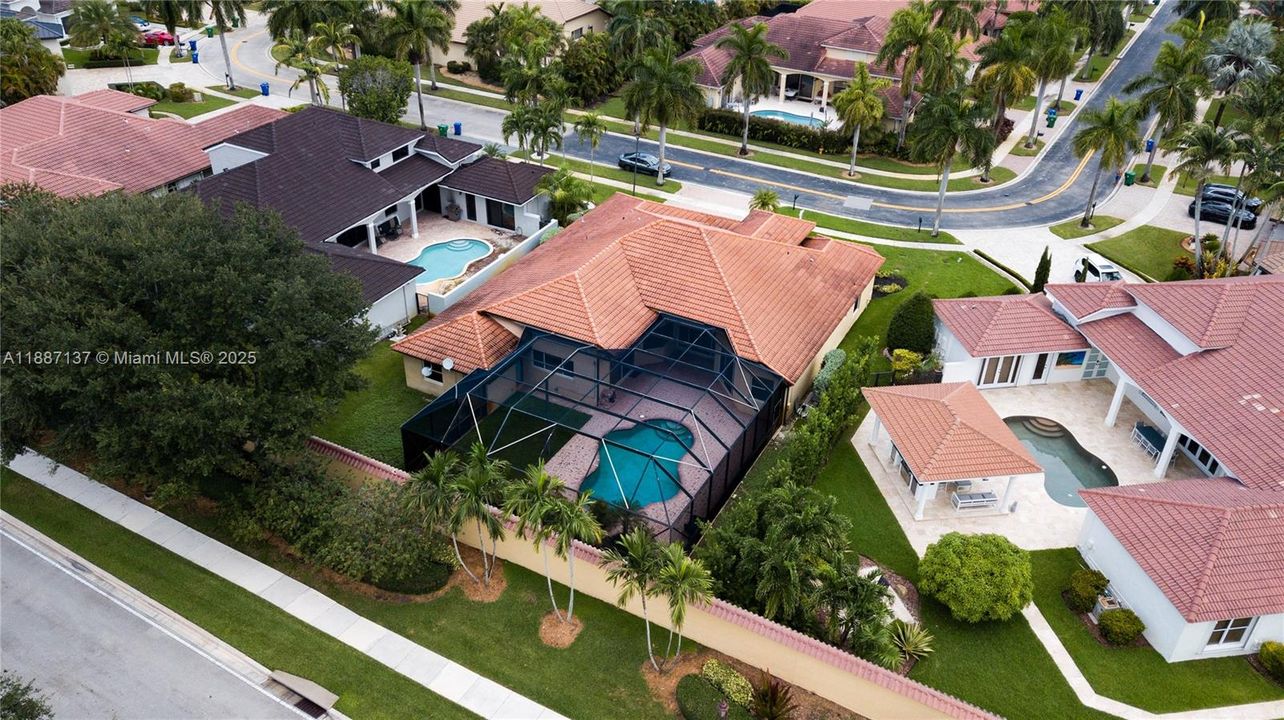 合同活跃: $4,700 (5 贝兹, 3 浴室, 3340 平方英尺)