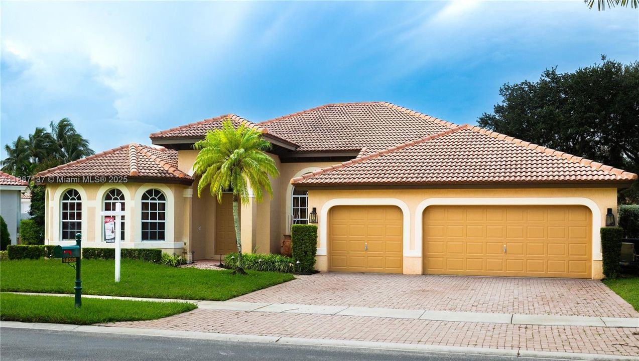 合同活跃: $4,700 (5 贝兹, 3 浴室, 3340 平方英尺)