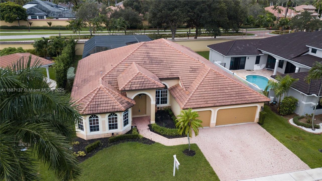 合同活跃: $4,700 (5 贝兹, 3 浴室, 3340 平方英尺)