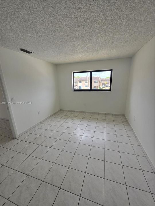 Activo con contrato: $1,850 (1 camas, 1 baños, 605 Pies cuadrados)