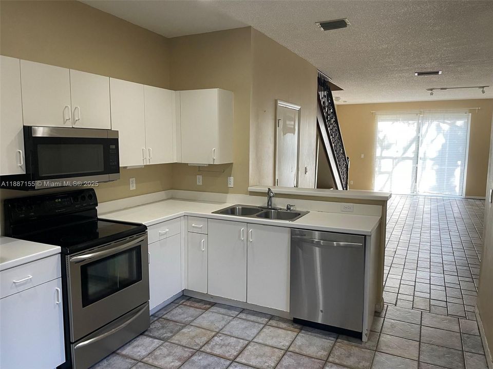 Недавно арендовано: $2,900 (3 спален, 2 ванн, 1469 Квадратных фут)