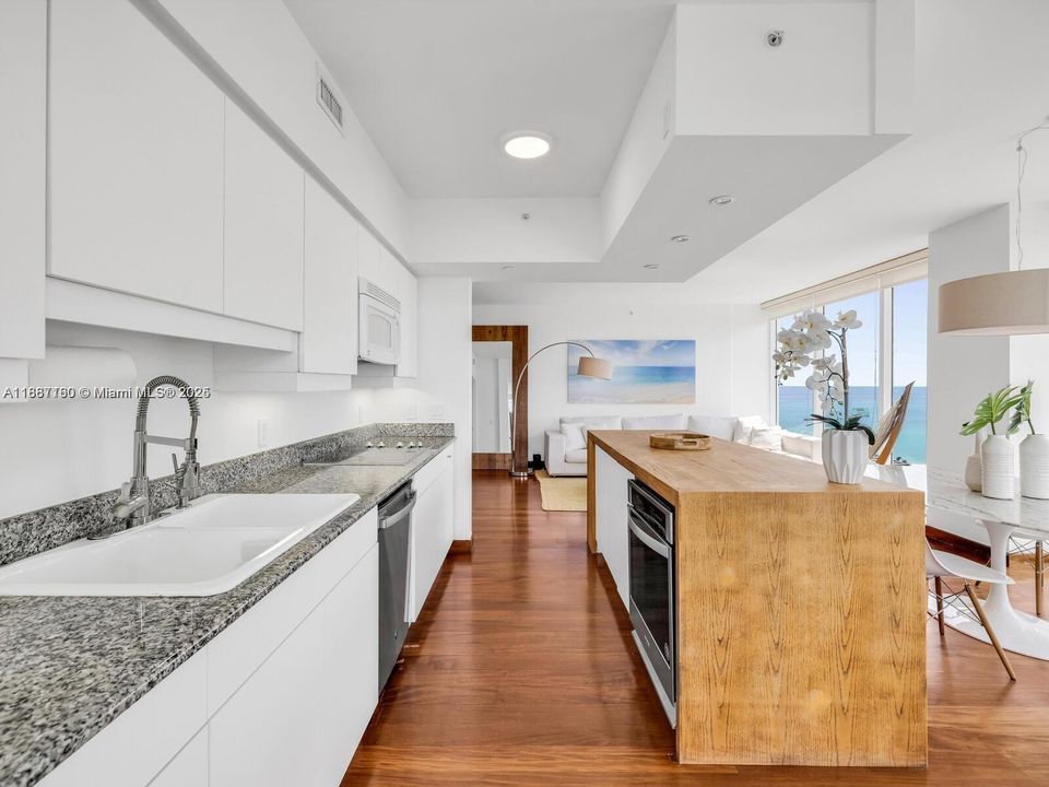 Active With Contract: $8,850 (2 beds, 2 baths, 1380 Square Feet)