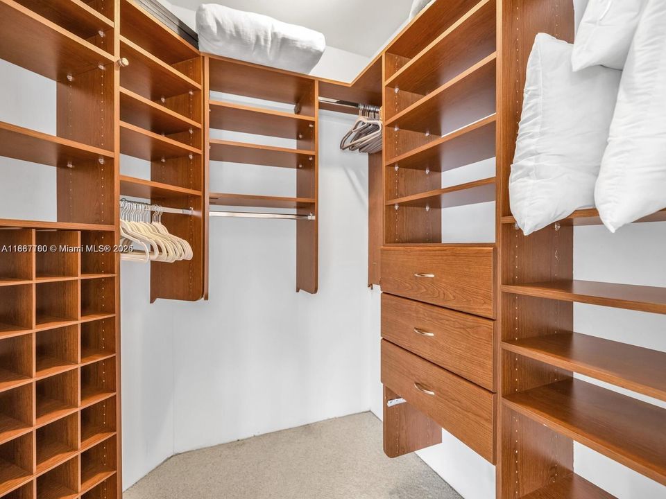 Active With Contract: $8,850 (2 beds, 2 baths, 1380 Square Feet)